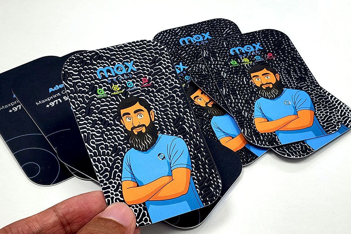 1000 بطاقة عمل، زوايا مدوّرة، Spot UV، تغليف مخملي (Velvet)، 700 GSM